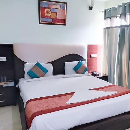 Roomshala 110 Hotel Mulaqaat - Shiv Nadar University Dadri المظهر الخارجي الصورة