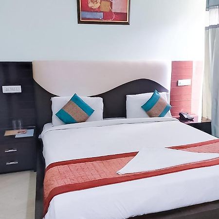 Roomshala 110 Hotel Mulaqaat - Shiv Nadar University Dadri المظهر الخارجي الصورة