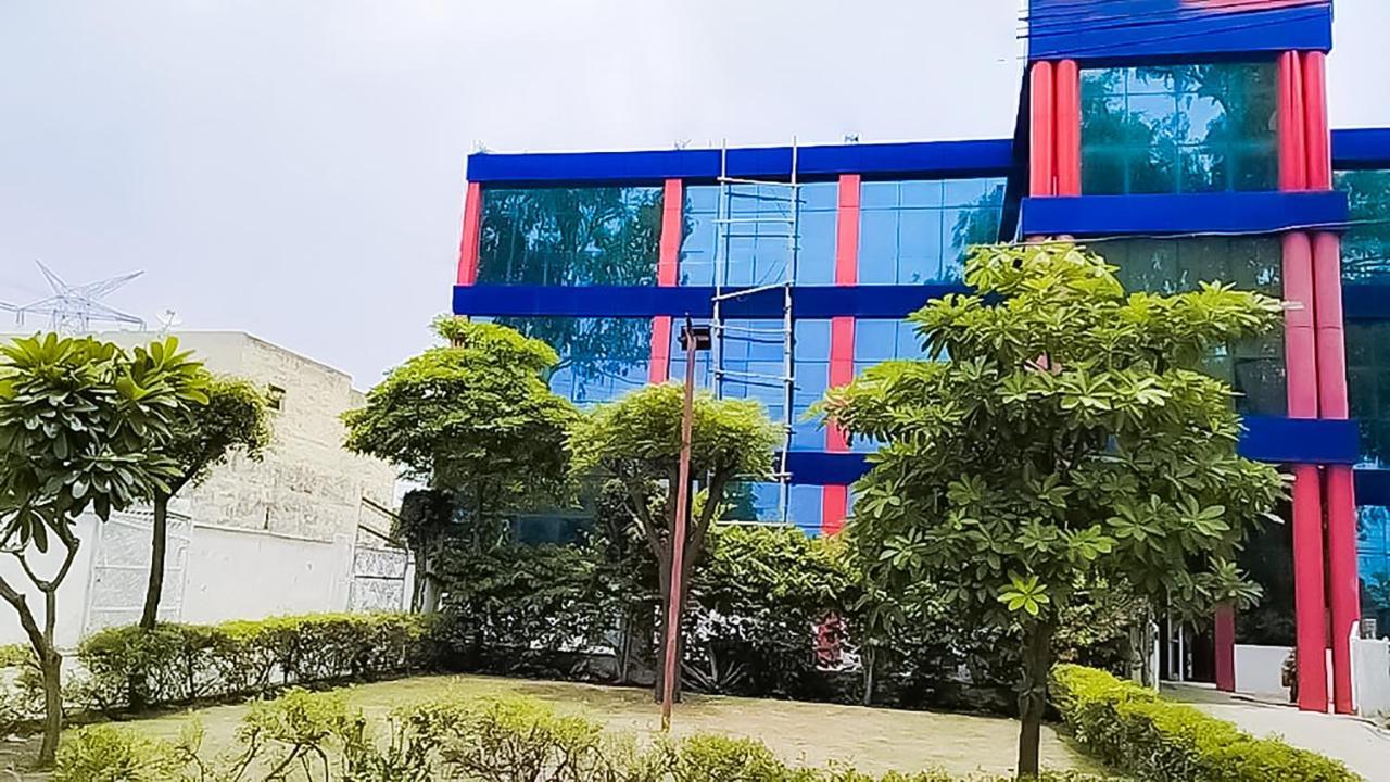 Roomshala 110 Hotel Mulaqaat - Shiv Nadar University Dadri المظهر الخارجي الصورة