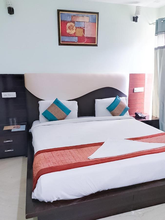 Roomshala 110 Hotel Mulaqaat - Shiv Nadar University Dadri المظهر الخارجي الصورة